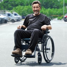 Wheelchair Aluminum Alloy Ultra-Lightweight 18-In Wide Seat 250lbs (Option: Blue)